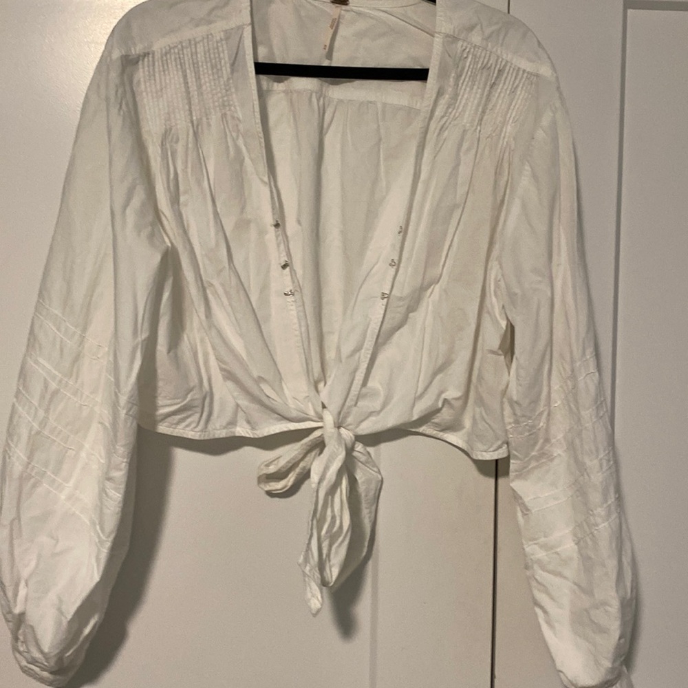 FREE PEOPLE white tie top. Hook and eye closure. Elastic waistband 100% cotton.